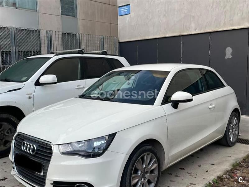 Beige Usado 2012 Audi A1 Ambition Berlina | 10.000 € (Buen precio) - Imagen 1/4
