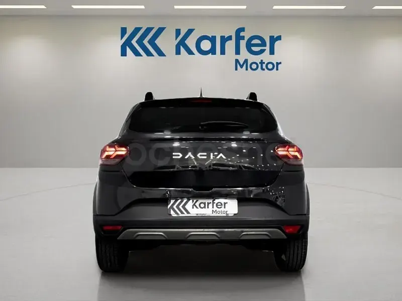 Usado Dacia Sandero Essentiel 101 CV (74 kW) 2023 Negro Berlina