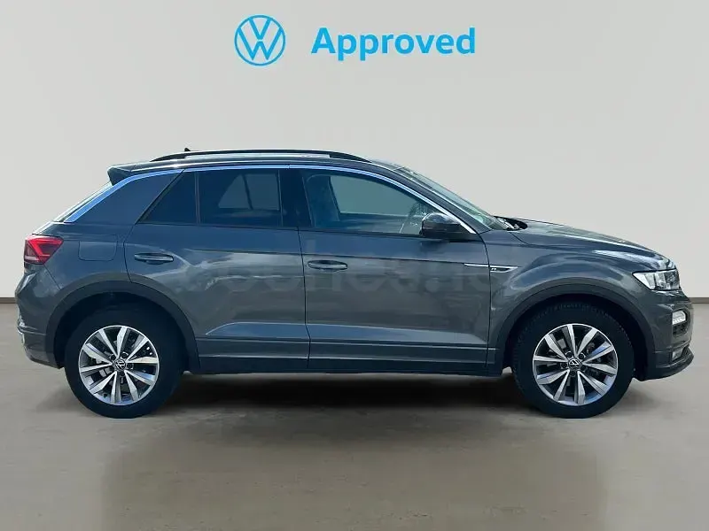 Usado VW T-Roc Advance 110 CV (80 kW) 2022 Gris / plata SUV