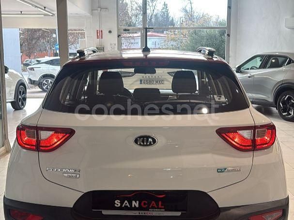 Usado Kia Stonic 100 CV (73 kW) 2021 Blanco SUV