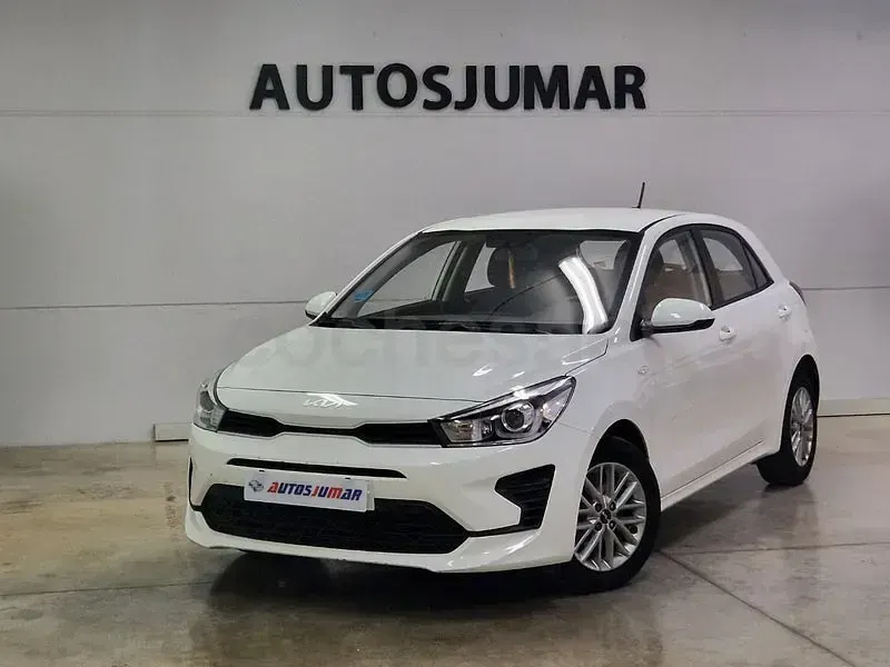 Usado Kia Rio 84 CV (61 kW) 2023 Blanco Berlina