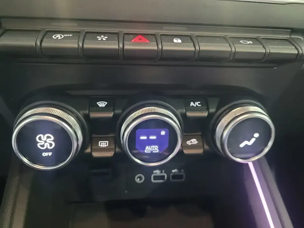 Usado Renault Clio Techno 90 CV (66 kW) 2024 Azul Utilitario