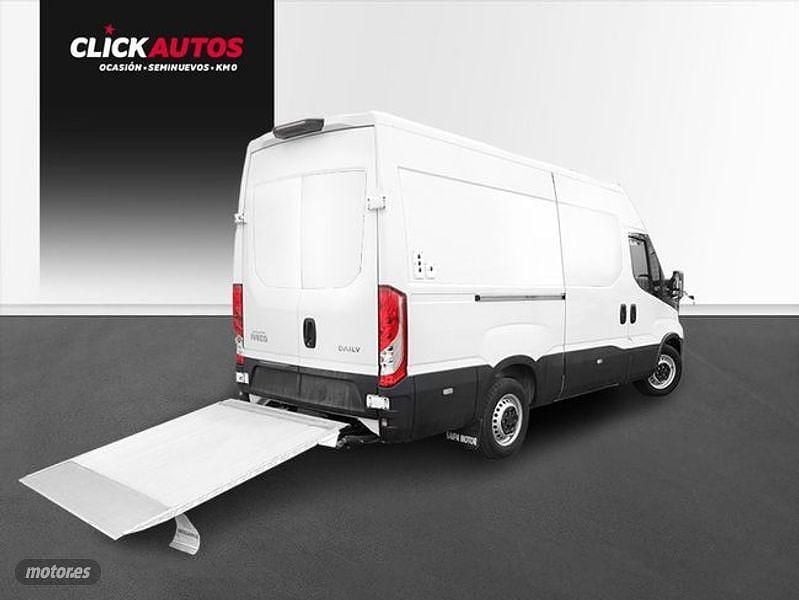 Usado Iveco Daily 156 CV (114 kW) 2023 Blanco Van