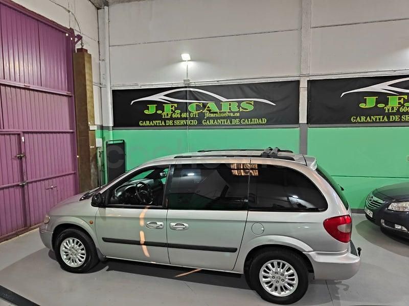 Usado Chrysler Voyager Limited 143 CV (105 kW) 2006 Gris / plata Monovolumen