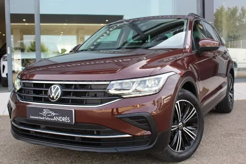 Usado VW Tiguan Life 150 CV (110 kW) 2022 Marrón SUV
