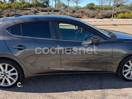 Usado Mazda 3 Edition 120 CV (88 kW) 2017 Gris / plata Berlina