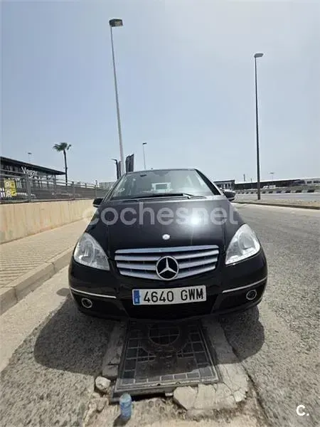 Usado Mercedes A180 Exclusive 109 CV (80 kW) 2010 Negro Monovolumen