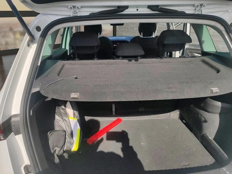 Usado Skoda Karoq Selection 150 CV (110 kW) 2024 Blanco SUV