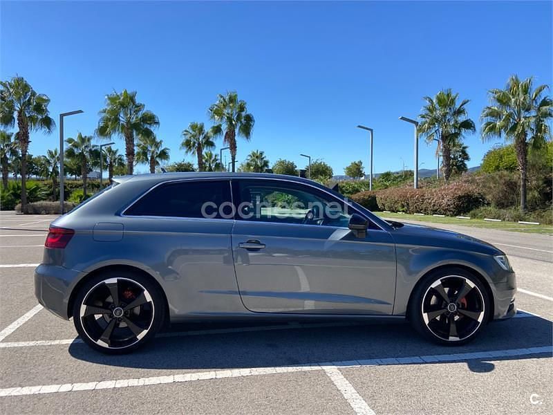 Usado Audi A3 105 CV (77 kW) 2014 Gris / plata Berlina