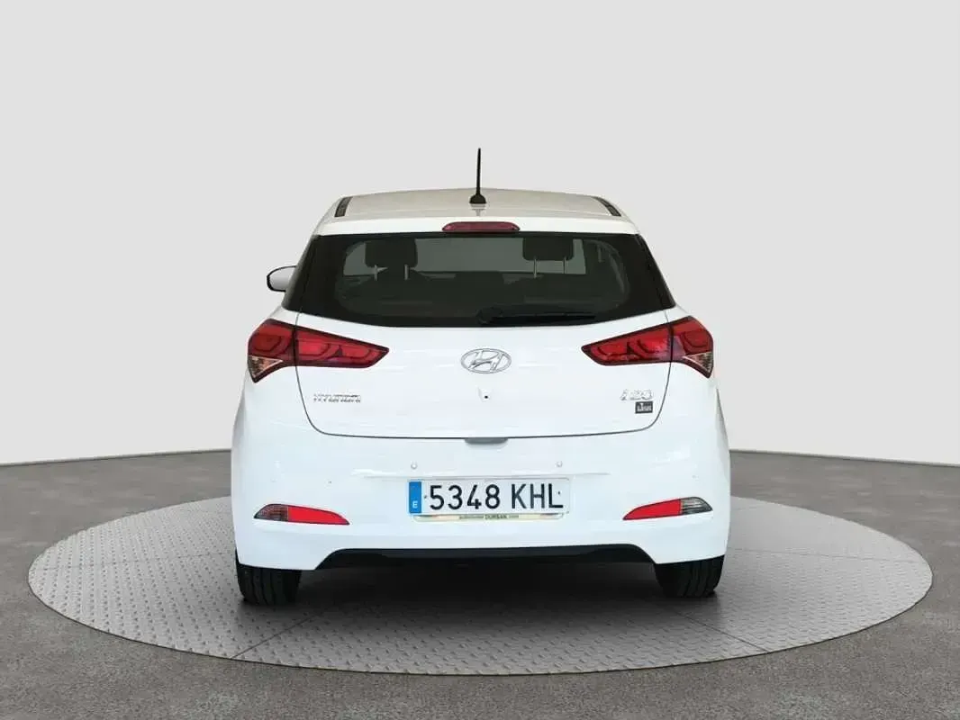 Usado Hyundai i20 101 CV (74 kW) 2018 Blanco Utilitario