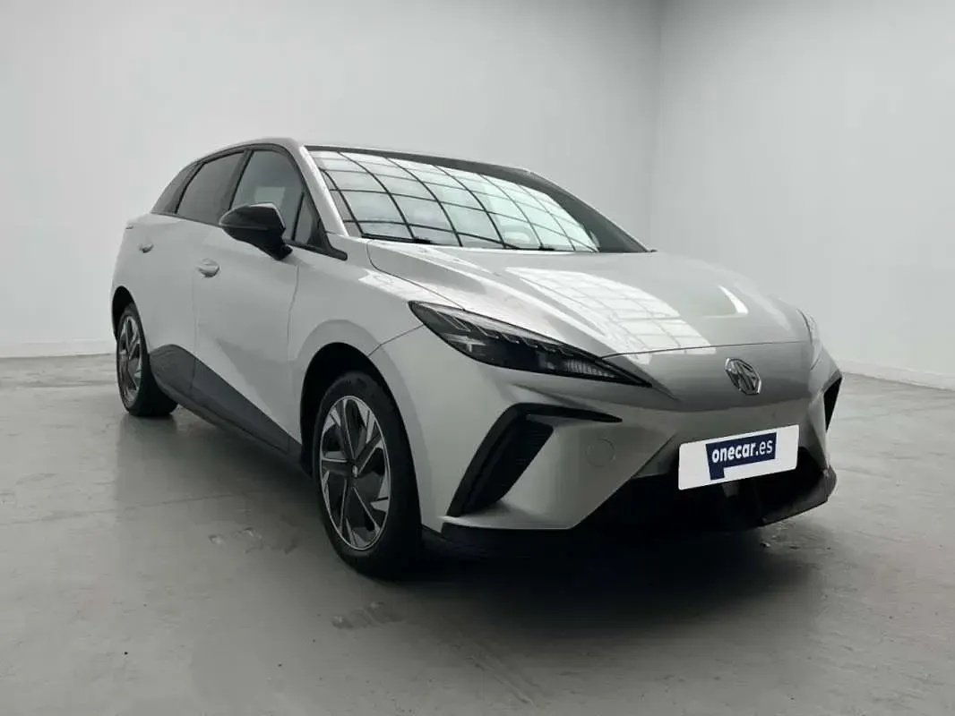 Usado MG MG4 EV Comfort 150 kW (204 CV) 2023 Gris silver sil Utilitario