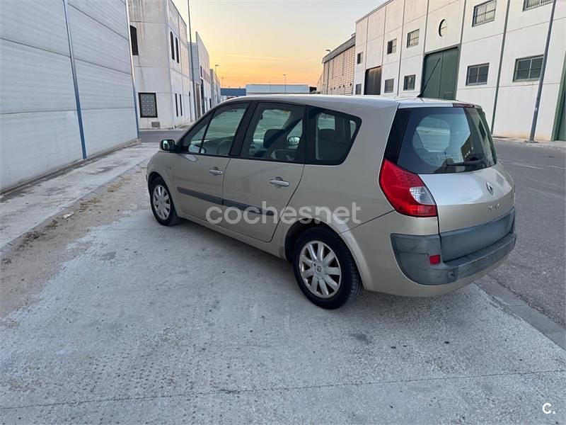 Usado Renault Scénic II Privilege 150 CV (110 kW) 2008 Beige Monovolumen