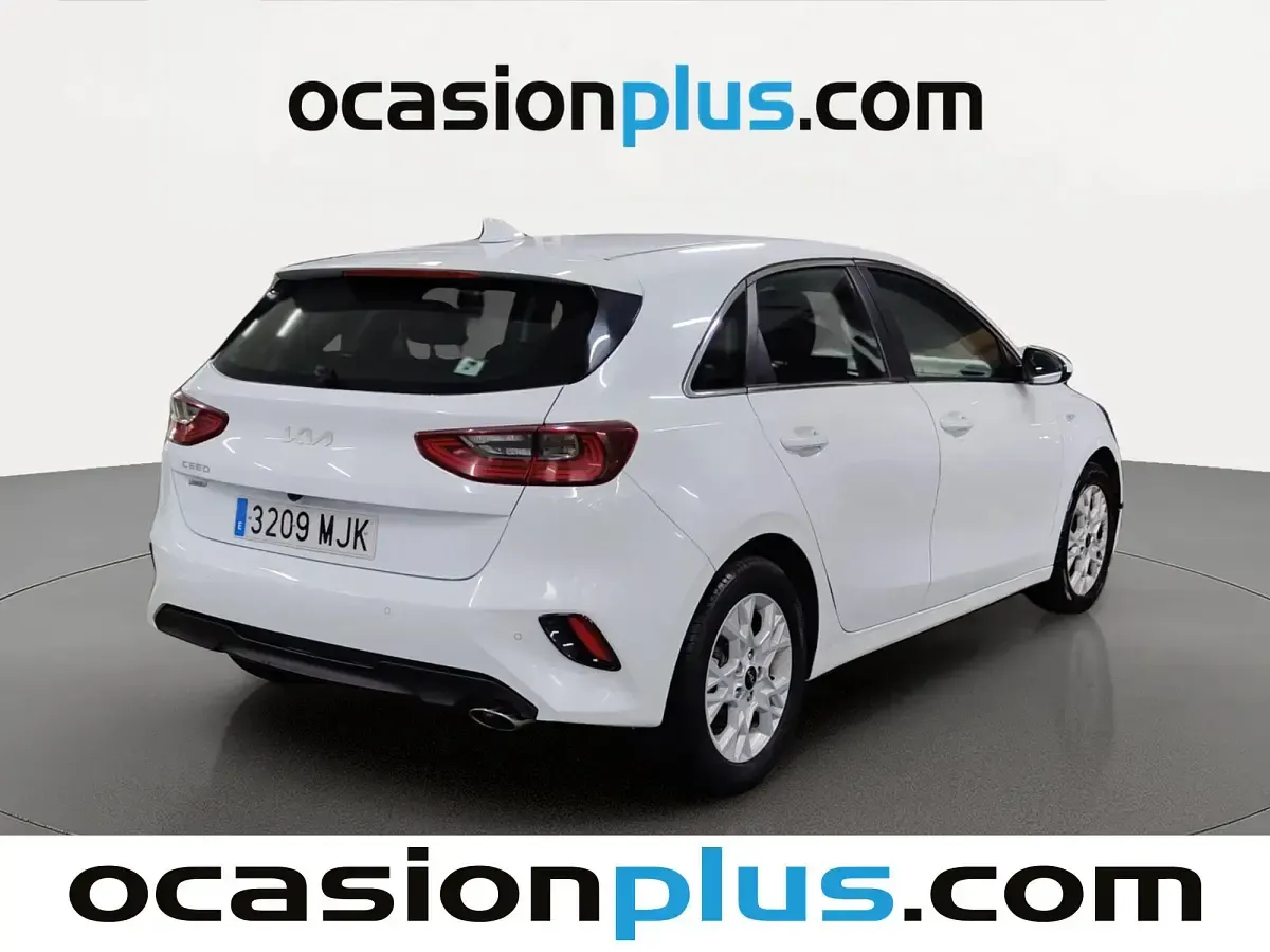Usado Kia Ceed 136 CV (100 kW) 2023 Blanco Utilitario