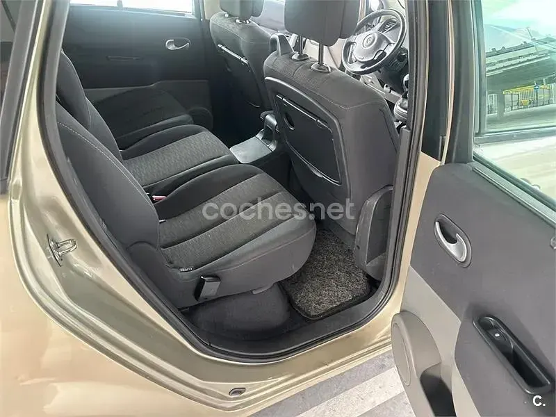 Usado Renault Scénic III Dynamique 105 CV (77 kW) 2009 Beige Monovolumen