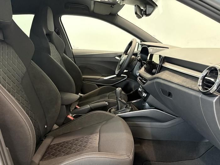 Usado Skoda Fabia Selection 95 CV (69 kW) 2024 Gris plata