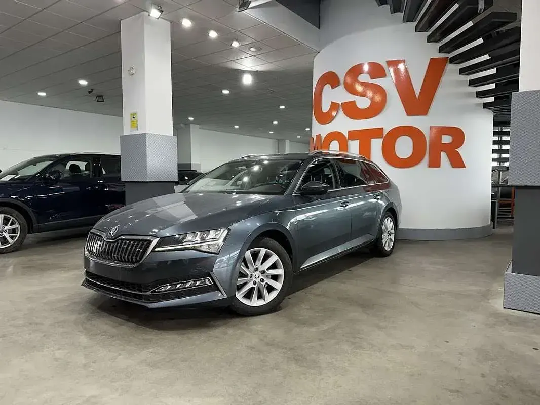 Usado Skoda Superb Ambition 218 CV (160 kW) 2020 Gris Utilitario