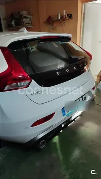 Usado Volvo V40 R-Design Momentum 150 CV (110 kW) 2019 Blanco Berlina