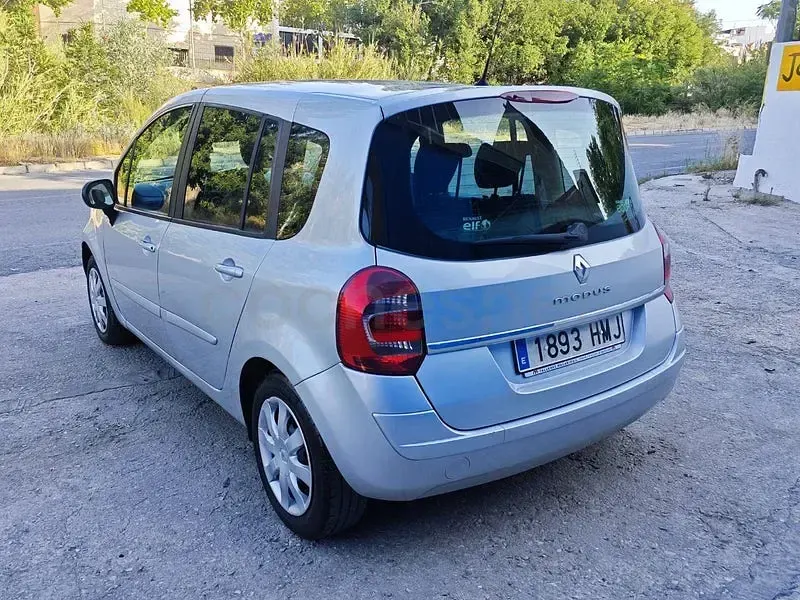 Usado Renault Grand Modus Evolution 90 CV (66 kW) 2012 Gris / plata Monovolumen