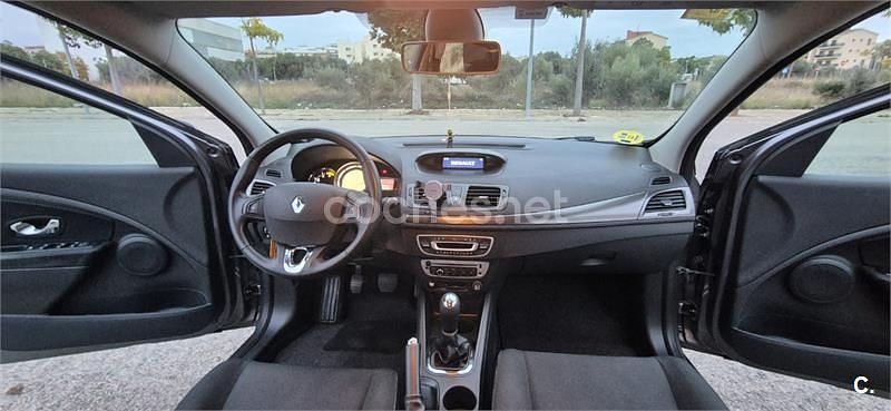 Usado Renault Mégane Authentique 90 CV (66 kW) 2013 Gris / plata Berlina