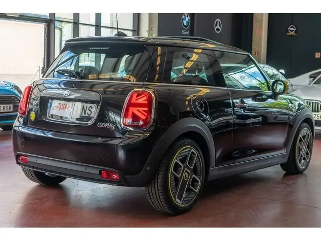 Usado Mini Cooper SE 135 kW (184 CV) 2021 Negro Utilitario