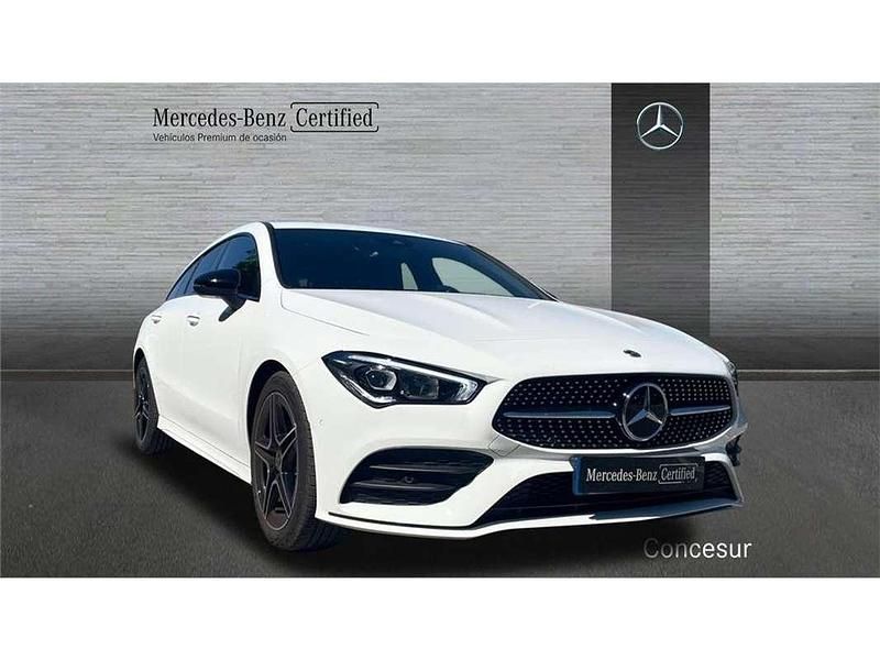 Usado Mercedes CLA200 Shooting Brake 150 CV (110 kW) 2022 Blanco Familiar