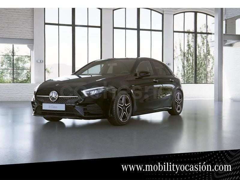 Usado Mercedes A180 AMG line 116 CV (85 kW) 2022 Nachtschwarz  unilack Berlina