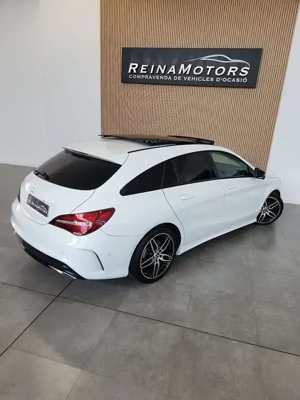 Usado Mercedes CLA180 Shooting Brake 122 CV (89 kW) 2018 Blanco Familiar