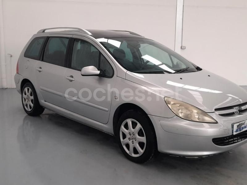 Usado Peugeot 307 110 CV (80 kW) 2002 Gris / plata Familiar
