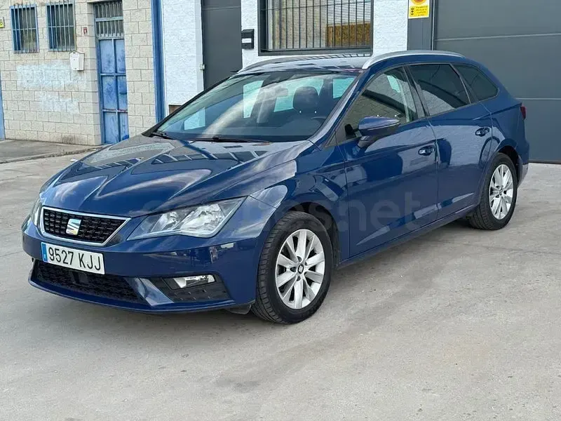 Usado Seat Leon Style 150 CV (110 kW) 2018 Azul Familiar