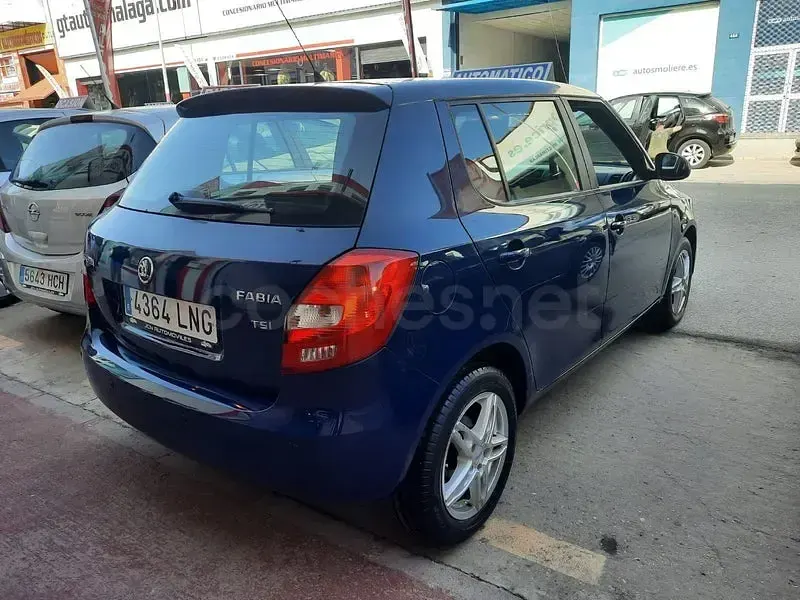Usado Skoda Fabia Elegance 105 CV (77 kW) 2013 Azul Berlina