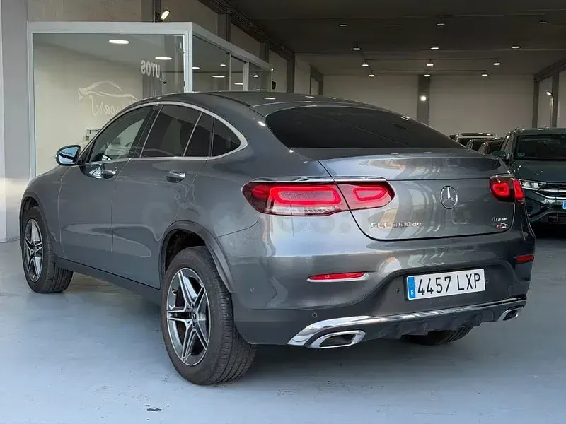 Usado Mercedes GLC300e 306 CV (225 kW) 2022 Gris / plata Coupe