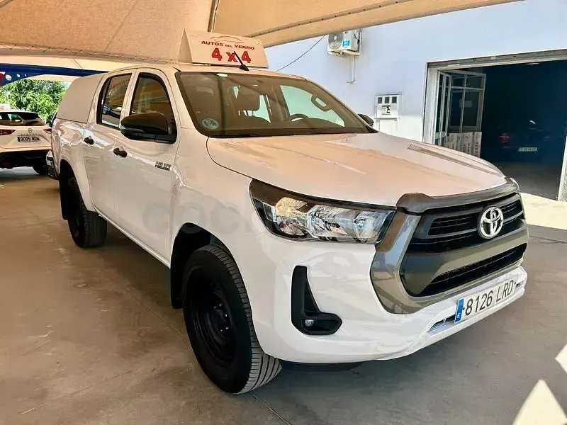Usado Toyota HiLux Plus 150 CV (110 kW) 2021 Blanco Pickup/Camioneta