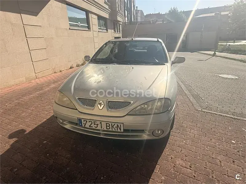 Usado Renault Mégane Coupé Sportway 105 CV (77 kW) 2001 Gris / plata Coupe
