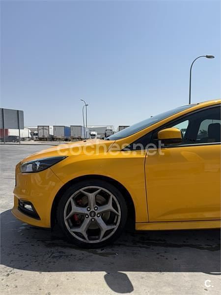 Usado Ford Focus ST 250 CV (183 kW) 2017 Amarillo Berlina