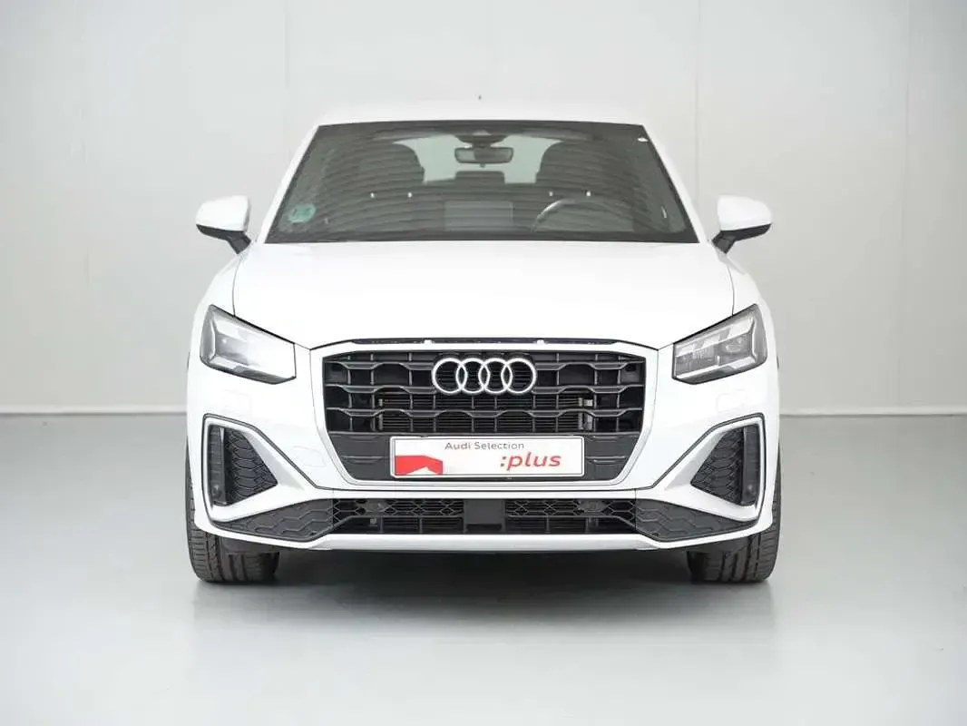 Usado Audi Q2 Black Edition 150 CV (110 kW) 2025 Blanco SUV