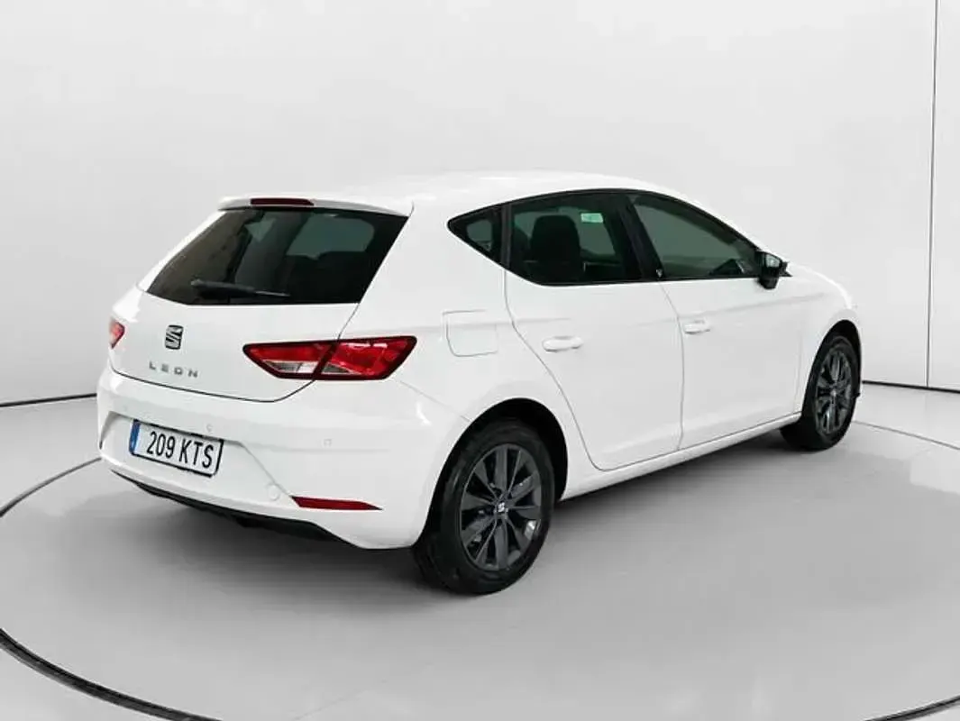 Usado Seat Leon Style 116 CV (85 kW) 2019 Blanco Utilitario