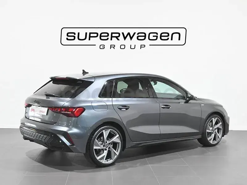 Usado Audi A3 Comfort 150 CV (110 kW) 2025 Gris / plata Berlina