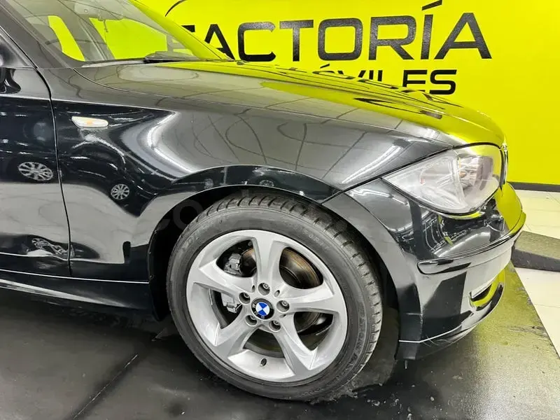 Usado BMW 120 Sport Line 184 CV (135 kW) 2011 Negro Utilitario