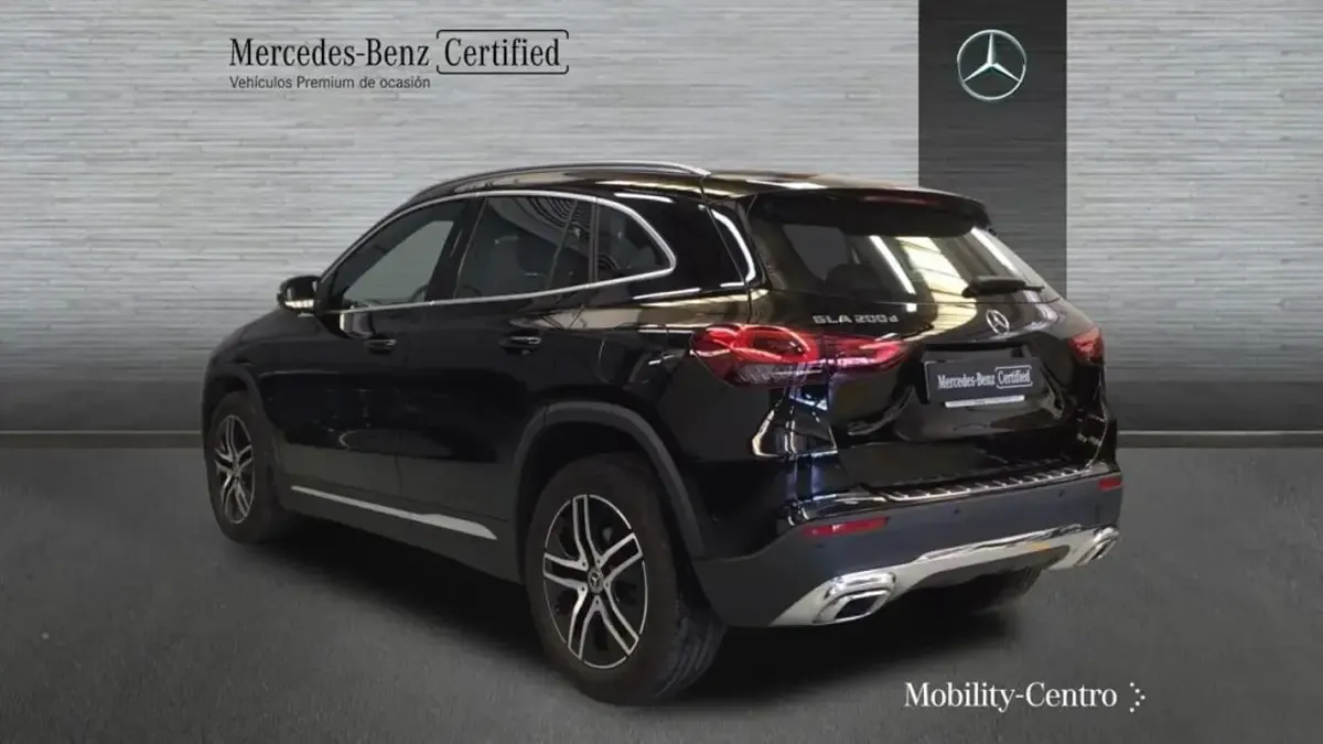 Usado Mercedes GLA200 Progressive 150 CV (110 kW) 2023 Nachtschwarz  unilack SUV