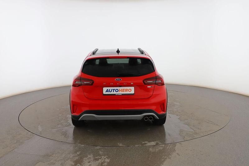 Usado Ford Focus Active X 125 CV (91 kW) 2023 Rojo Berlina
