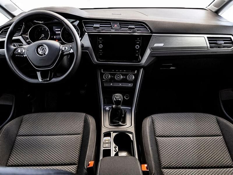 Usado VW Touran Advance 150 CV (110 kW) 2020 Gris Monovolumen