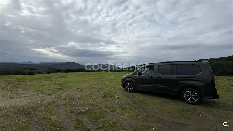 Usado Peugeot Rifter GT 130 CV (95 kW) 2024 Verde Monovolumen