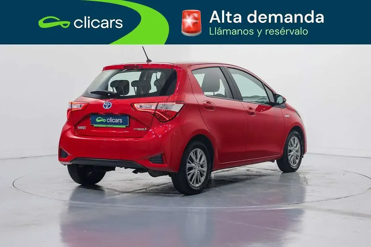 Usado Toyota Yaris Hybrid 75 CV (55 kW) 2018 Rojo Berlina