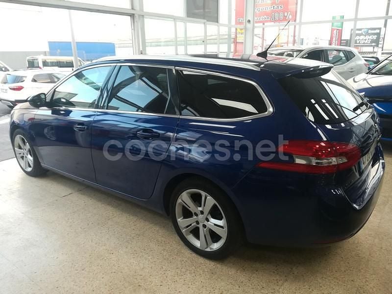 Usado Peugeot 308 SW Access 100 CV (73 kW) 2019 Azul Familiar