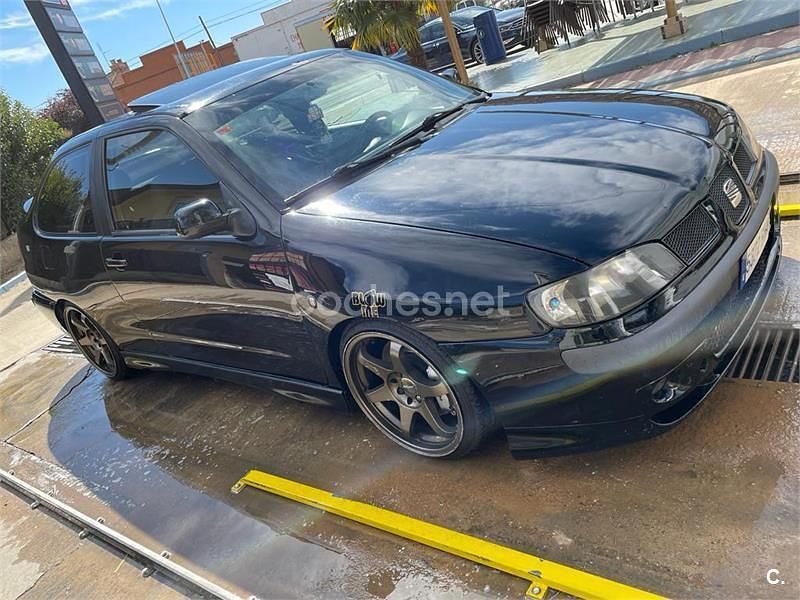 Usado Seat Cordoba Sport 110 CV (80 kW) 2002 Negro Berlina