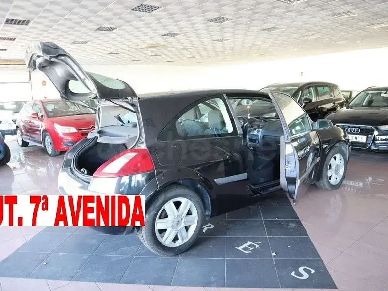 Usado Renault Mégane Authentique 120 CV (88 kW) 2005 Negro Berlina
