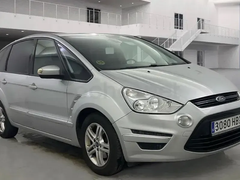 Usado Ford S-MAX Trend 140 CV (102 kW) 2012 Gris / plata Monovolumen