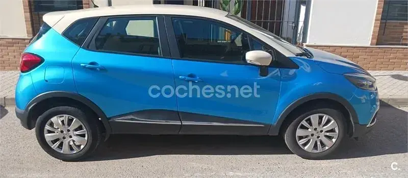 Usado Renault Captur Intens 90 CV (66 kW) 2017 Azul SUV