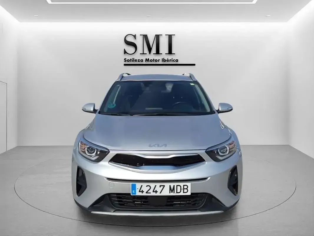 Usado Kia Stonic 84 CV (61 kW) 2022 Gris SUV