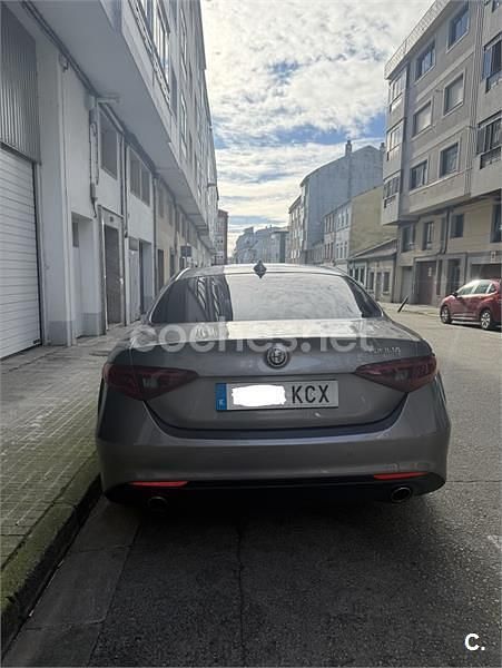 Usado Alfa Romeo Giulia Super 180 CV (132 kW) 2017 Gris / plata Berlina